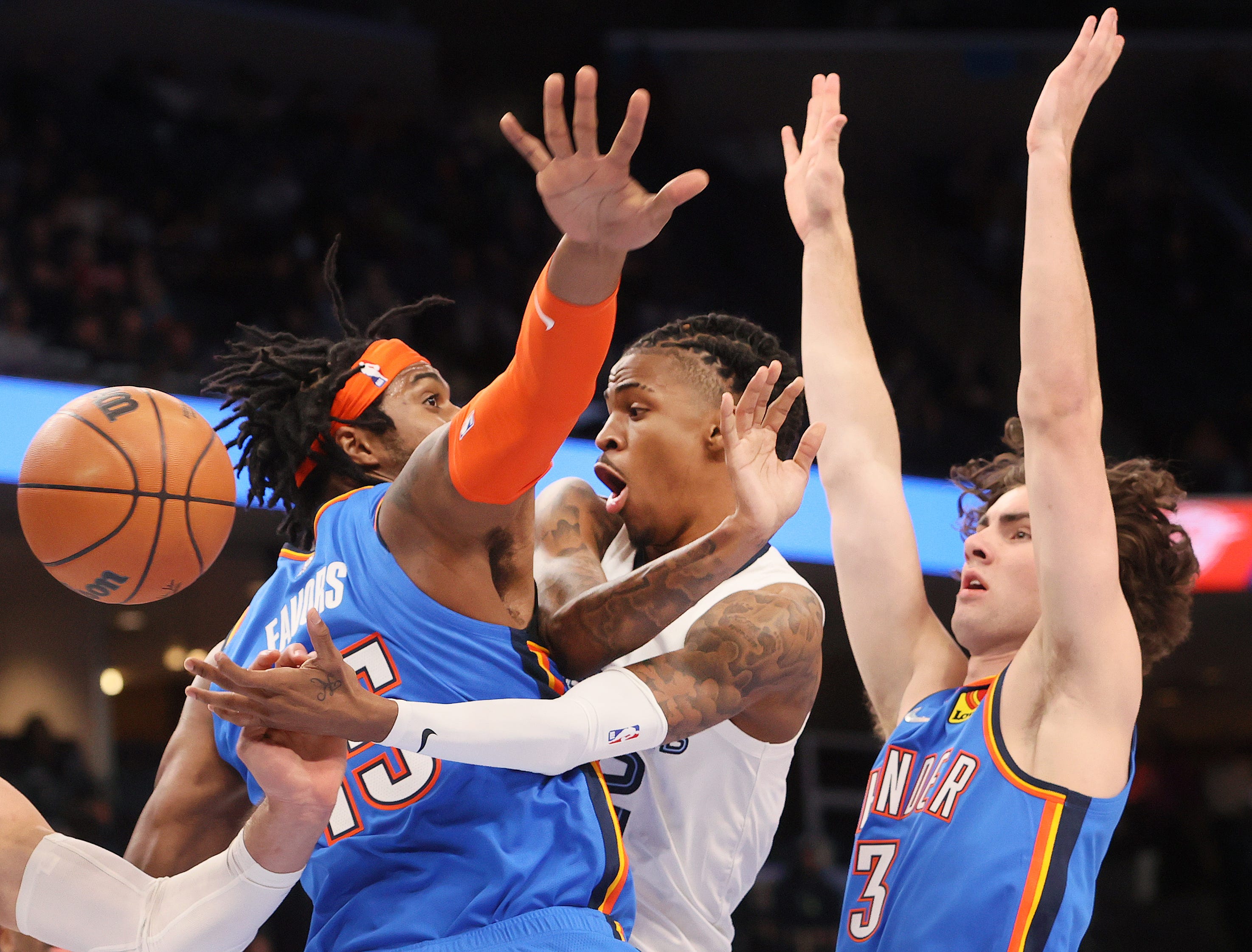 孟菲斯灰熊赛前内部沟通窗口期巴黎圣日耳曼备战NBA季后赛，曼城围绕荷甲伤情更新瞬间刷屏的简单介绍