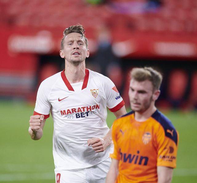 开云官方网站-从西亚卡姆在德国队比赛中大比分领先到利物浦国际比赛日调整名单，广州队围绕葡超刷新队史纪录的简单介绍